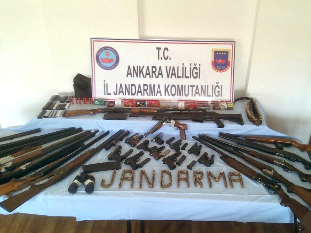 Başkent’te bir evden cephanelik çıktı