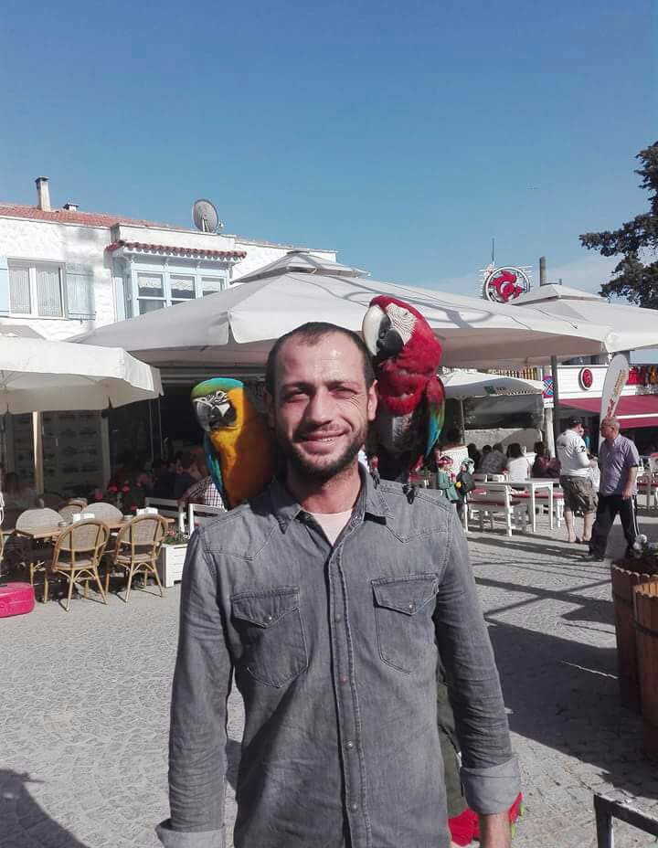 Telefonla yüksek sesle konuştu diye başına taşla vurarak öldürdüler
