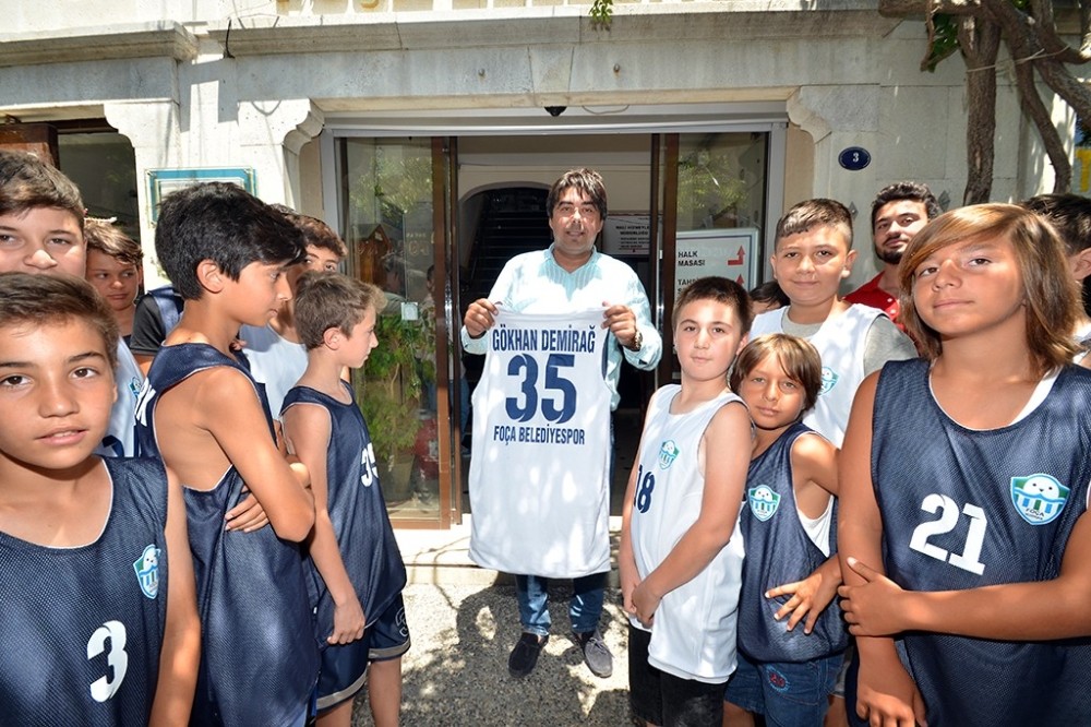 Basketbolculardan Başkan Demirağ’a Babalar Günü ziyareti