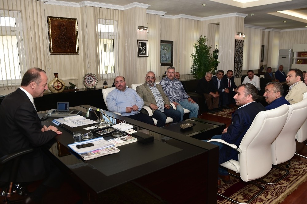 Mahalle sakinlerinden Akgül’e teşekkür ziyareti