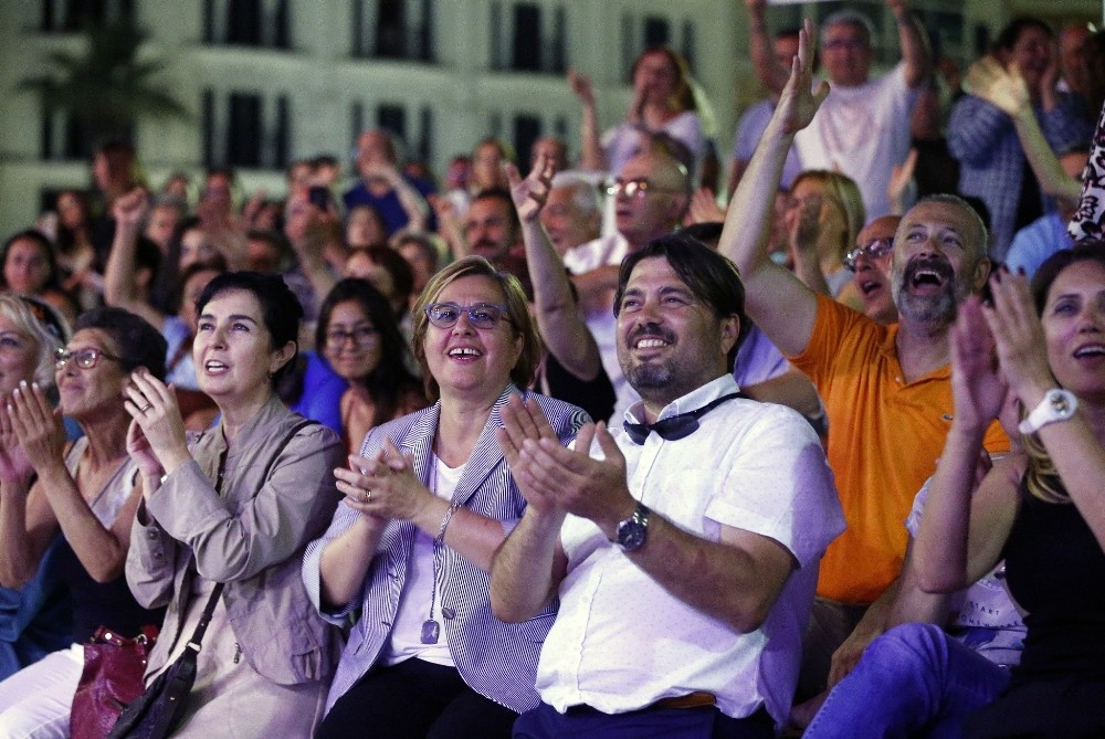 Tiyatro festivaline muhteşem kapanış