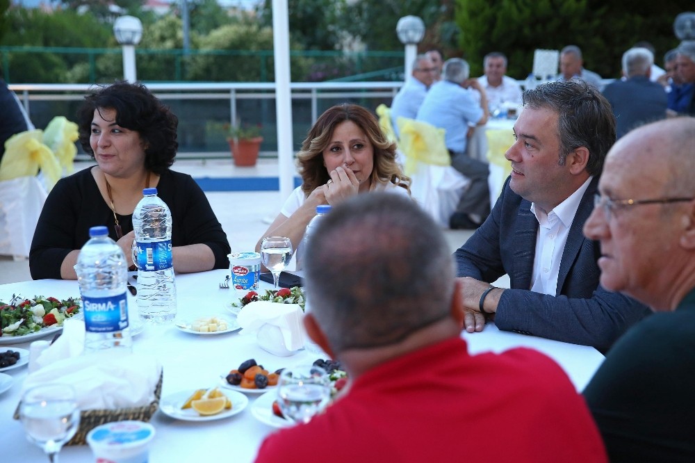 Başkan Piriştina muhtar ve meclis üyeleriyle iftarda buluştu