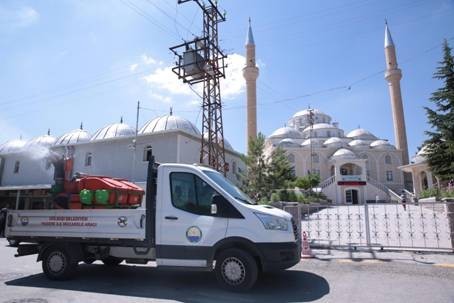 Gölbaşı Belediyesi’nden ilaçlama çalışması