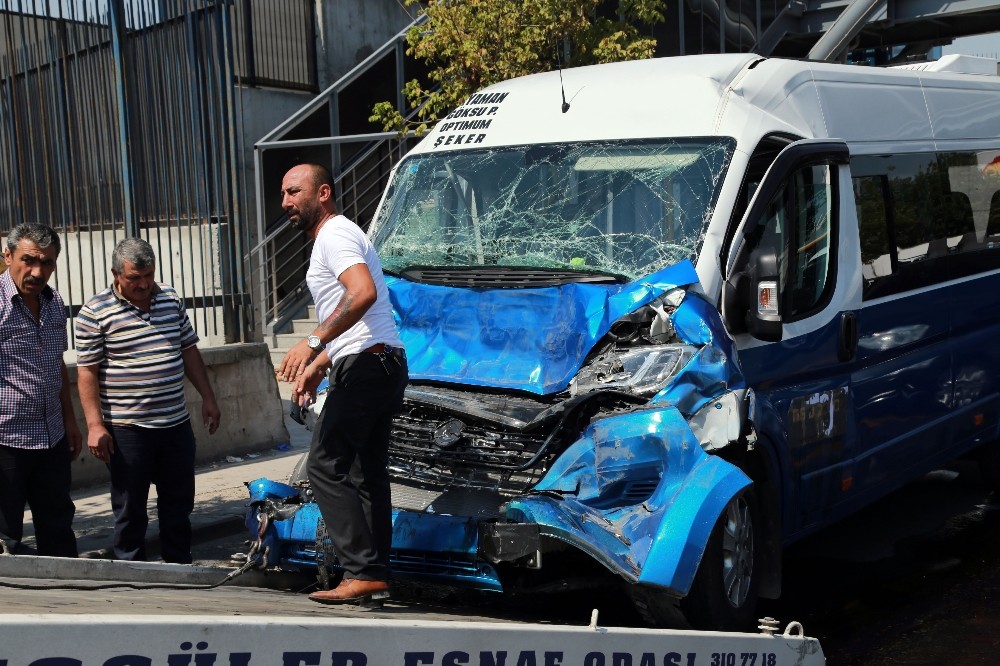 Başkent’te dolmuş EGO otobüsüne çarptı: 9 yaralı