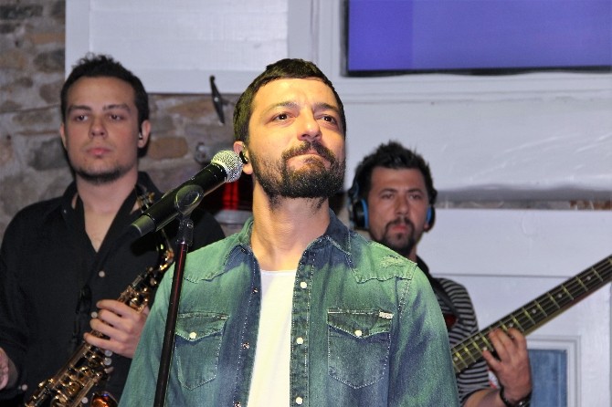 Mehmet Erdem Yelkenciler için sahne aldı