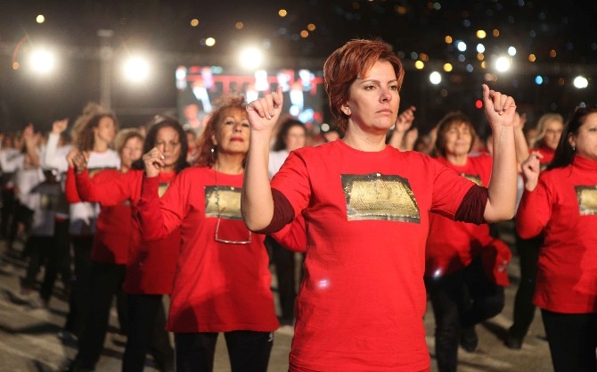 2 bin 123 kişi hep birlikte zeybek oynayıp Türkiye haritası oluşturacak