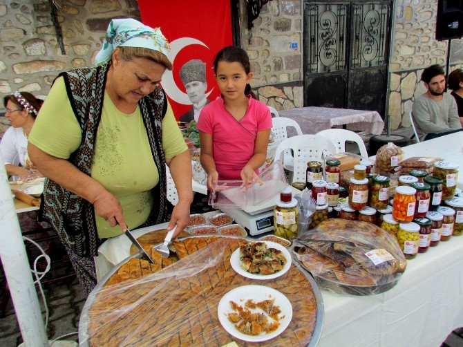 Slow Food Köyü İzmirli sanatçıları ağırlayacak