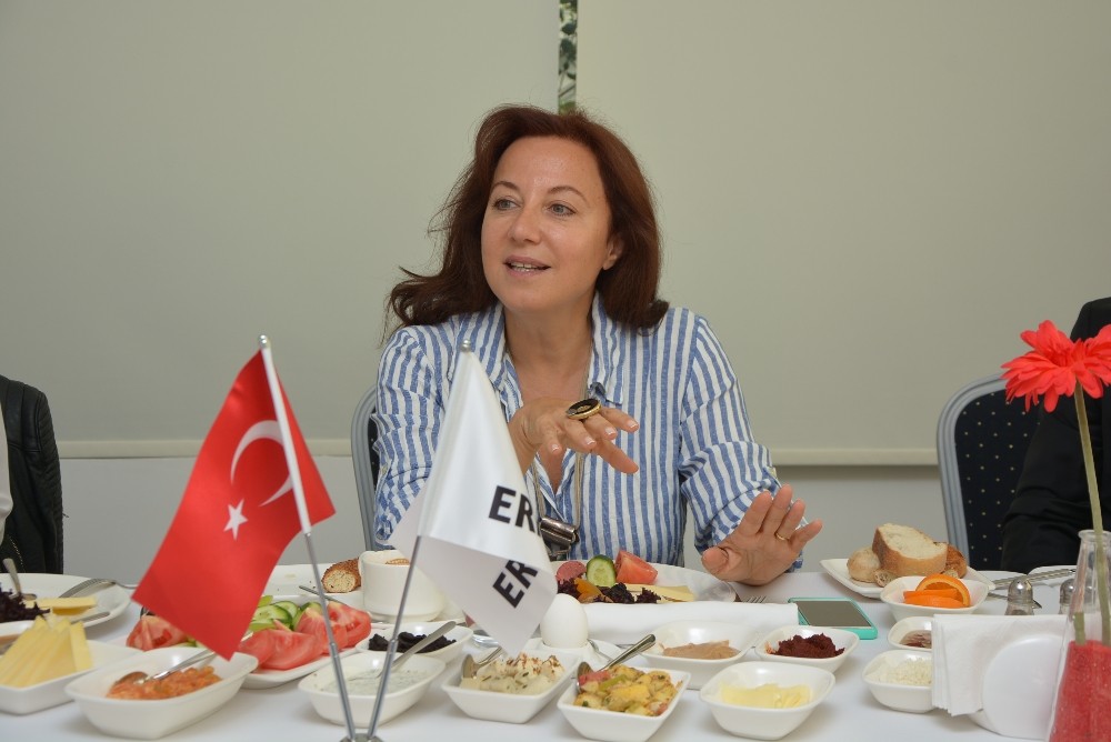 Hintli traktör deviyle birleşmişlerdi, şimdi hedef büyüttüler