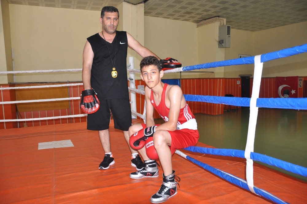 Baba-oğul boksta yılın ‘en’ iyileri oldular