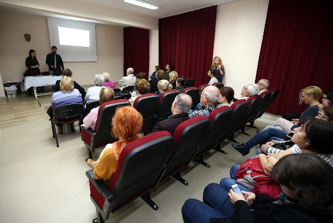Konak’taki sağlık seminerinde kemik erimesi anlatıldı