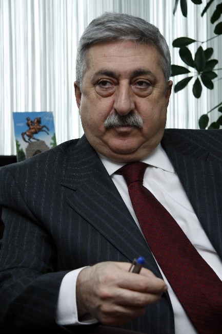 Palandöken: “Son 4 yılda 1.4 milyon büyükbaş hayvan ithal edildi”