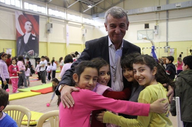 15 bin öğrenciye karne hediyeleri Gaziemir Belediyesinden
