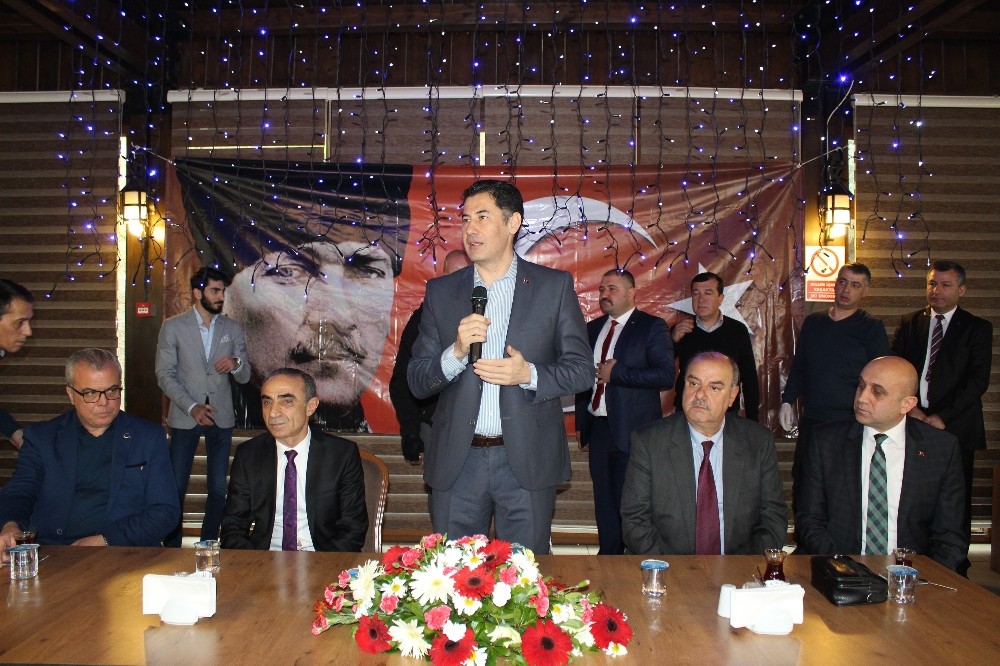 Sinan Oğan İzmir’de ’hayır’ toplantısı yaptı