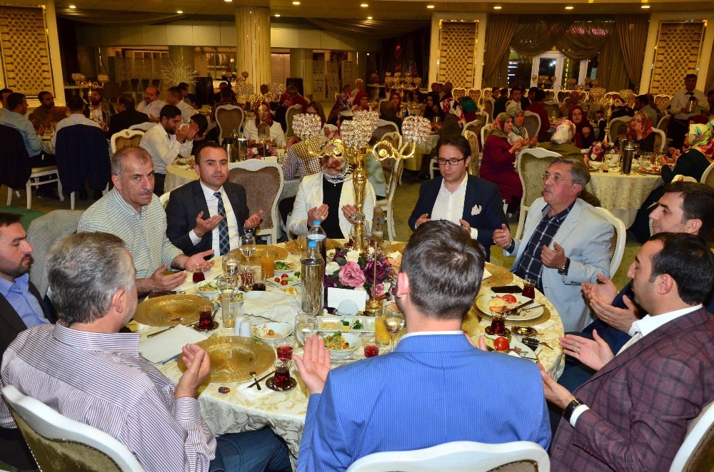 Başkan Çetin AK Parti Pursaklar İlçe Teşkilatına iftar verdi