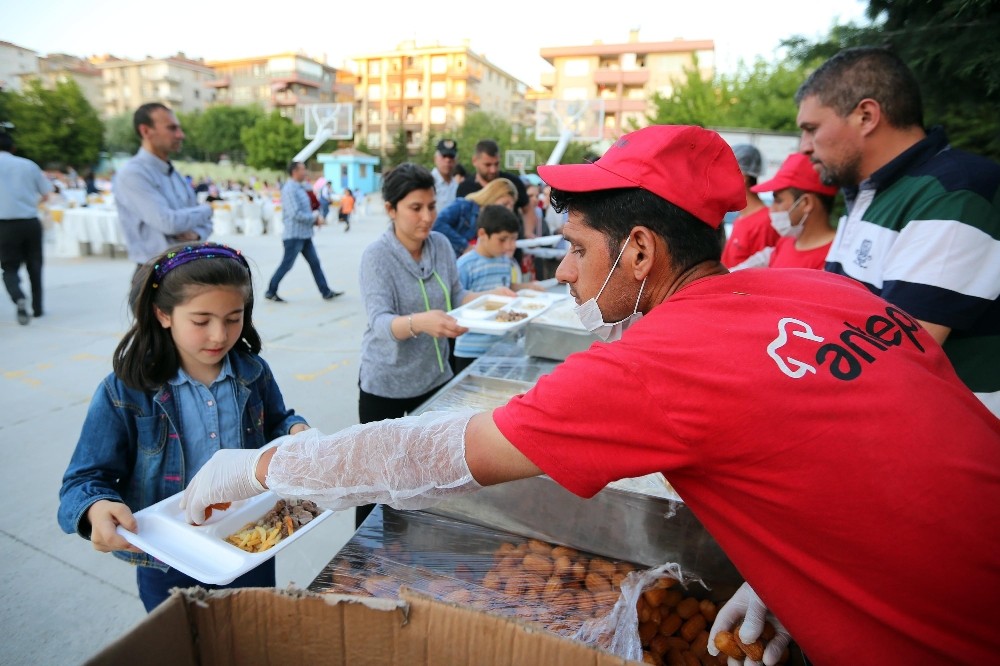 Demetevler sakinleri iftar sofrasında buluştu
