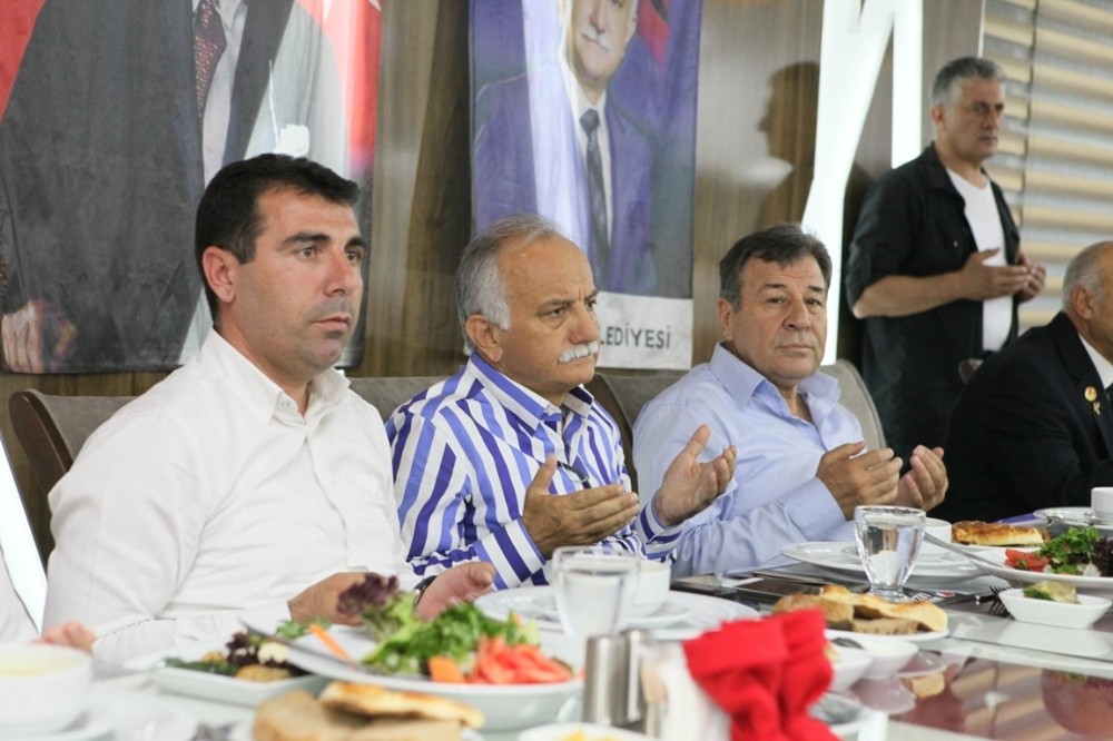 Bayraklı’da birlik ve beraberlik iftarı