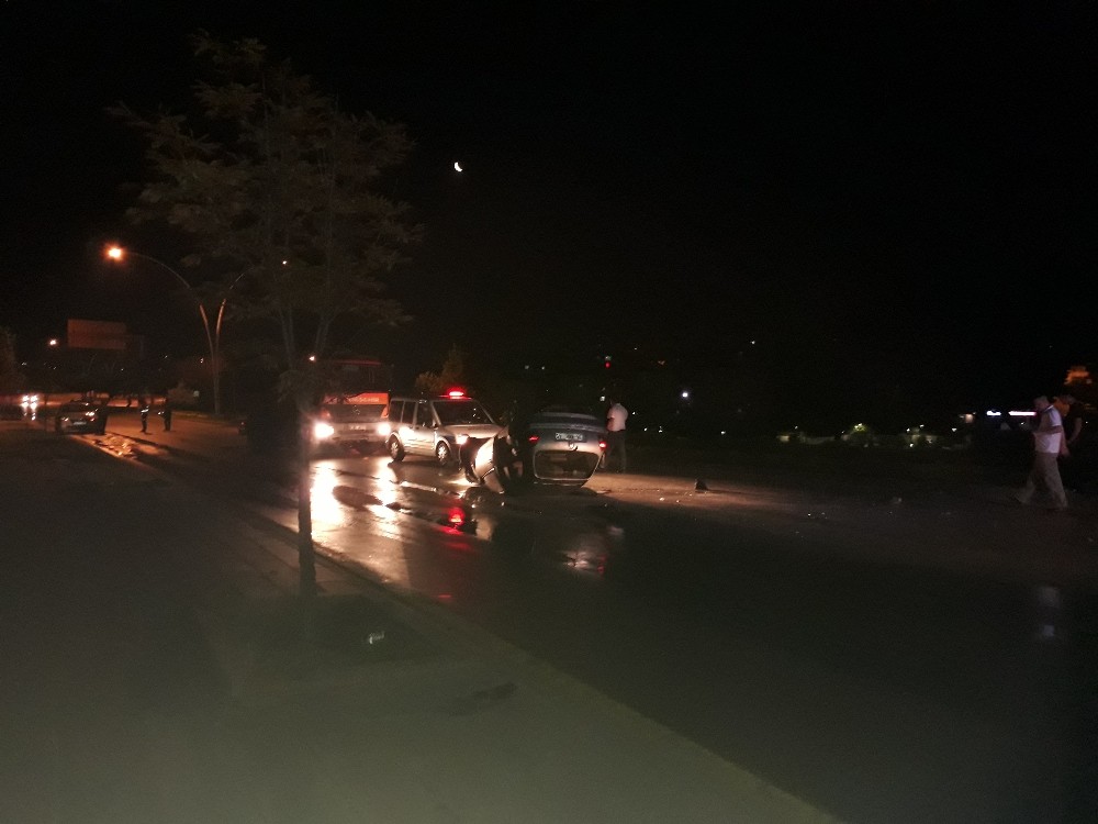 Başkent’te trafik kazası: 2 polis yaralı