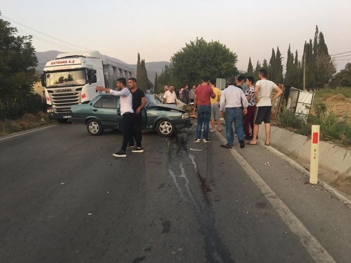 ÖDEMİŞ-BİRGİ YOLUNDA KAZA: 4 YARALI