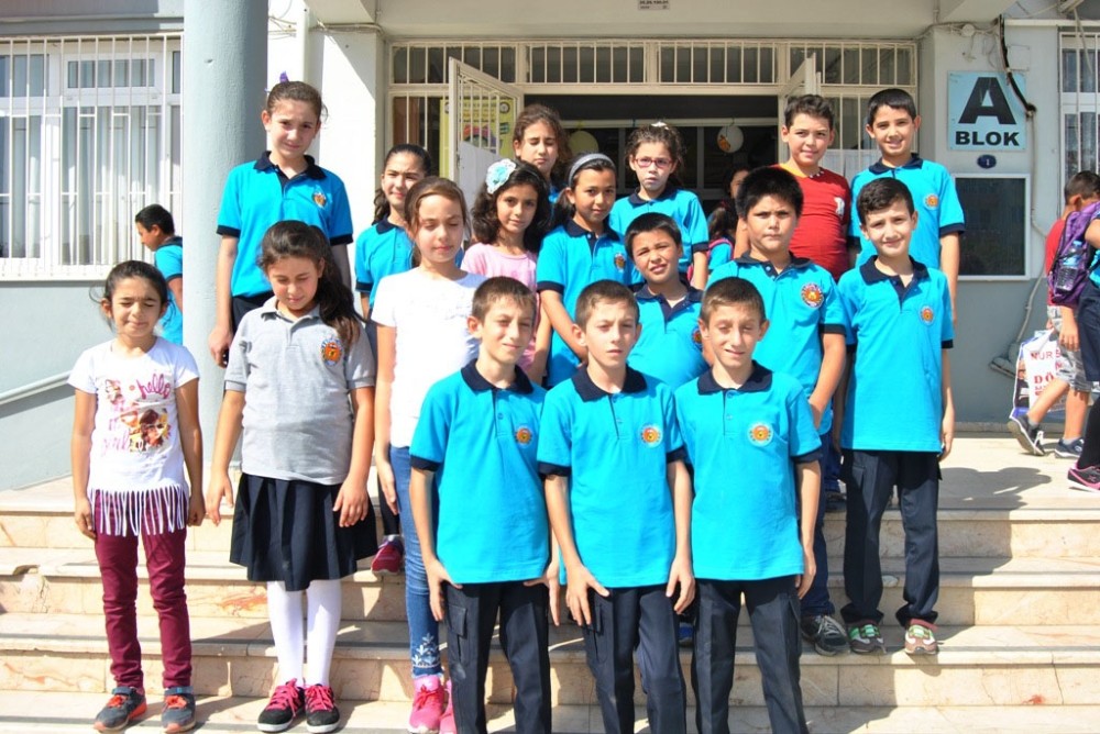 Ödemişli üçüzler yeni eğitim yılında aynı sınıfta eğitime başladı