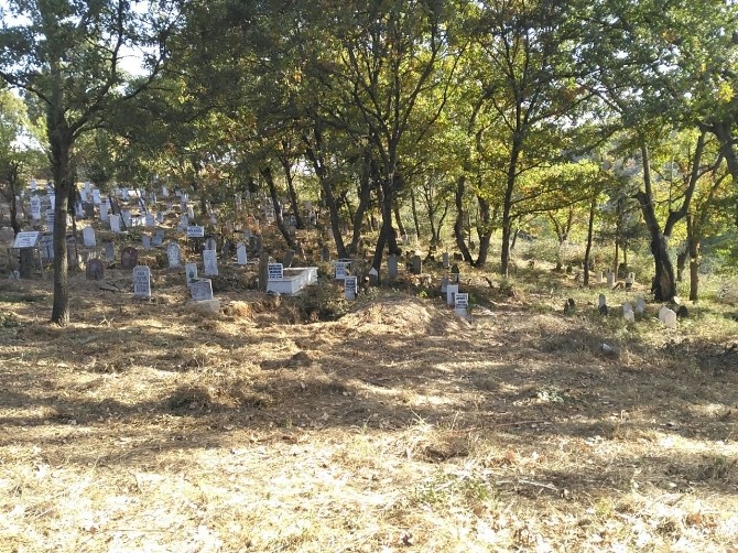 Dağyeniköy Kabristanlığı’nda bakım çalışması