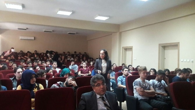 Üniversiteli gençler bağımlılıkla mücadele edecek