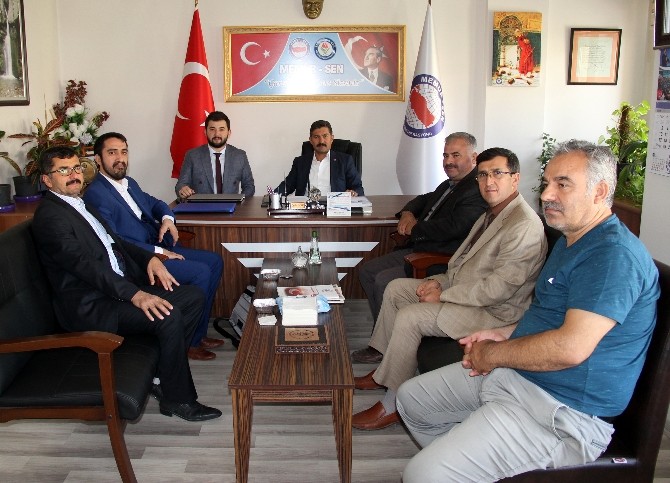 Memur-Sen’den üyelerine Umre hizmeti
