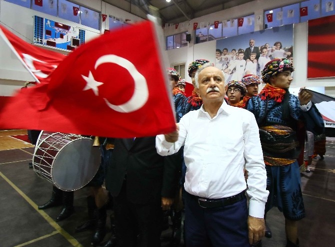 Bayraklı Belediyesi “efelerini” arıyor