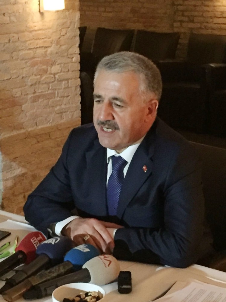 Bakan Arslan: “İİT’den güçlü bir iradeyle çıkan Kudüs kararını çok önemsiyorum”