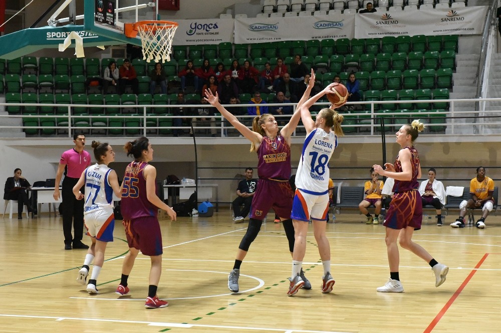 Bornova Beckerspor lidere mağlup oldu