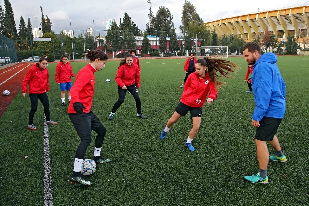 Konak Belediyespor’da hedef: Namağlup şampiyonluk