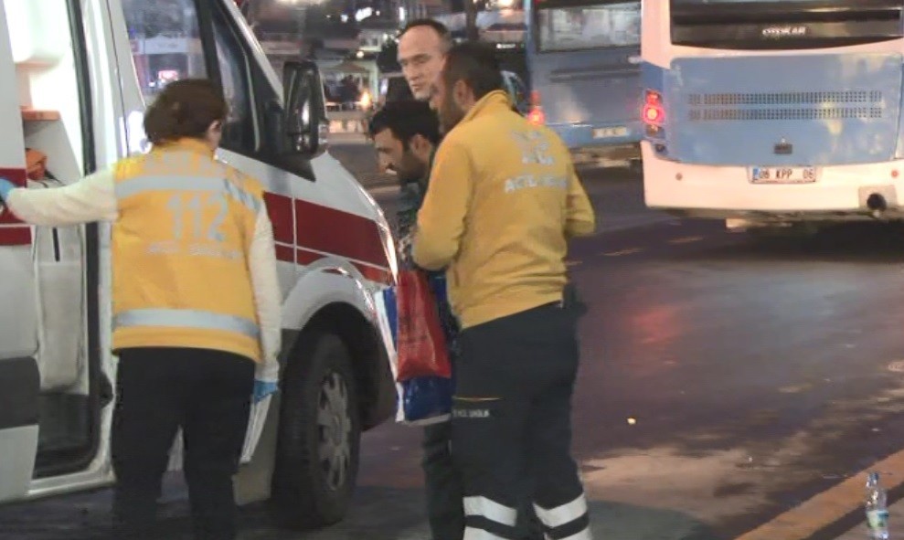 Yolun karşısuna geçen yayaya otobüs çarptı