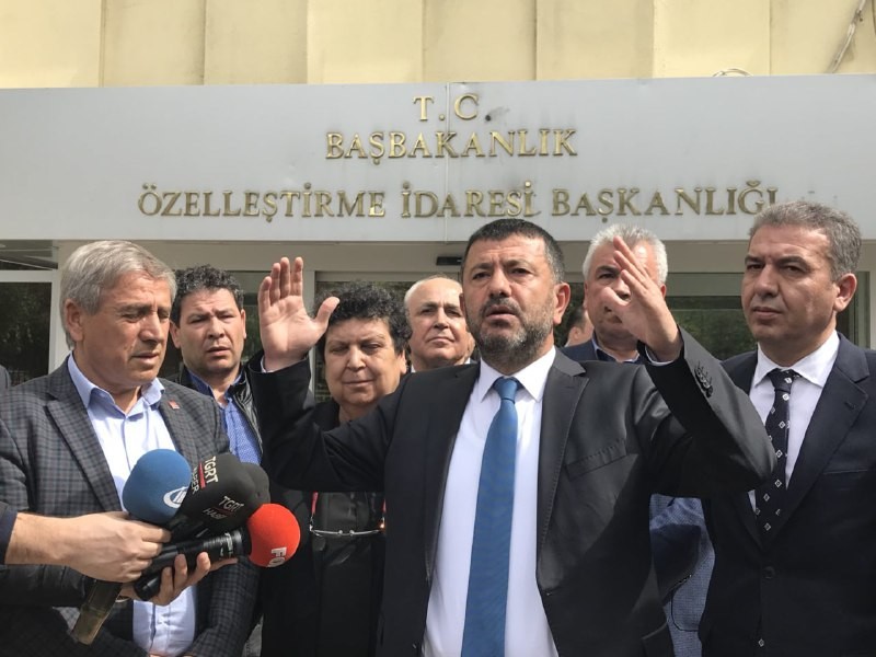 Veli Ağbaba kapıları zorladı