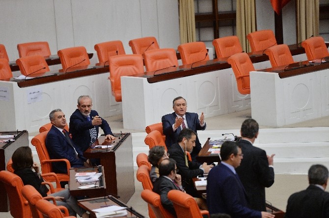 CHP ile MHP milletvekilleri arasında bakanlık tartışması