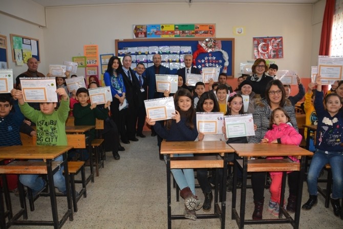 İZMİR'DE KARNE SEVİNCİ