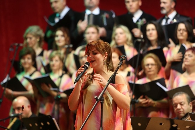 Gaziemir’de kursiyerlerden müzik ziyafeti