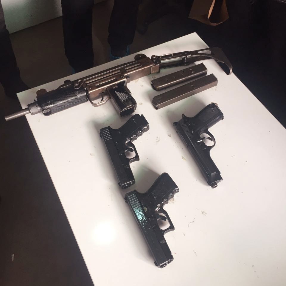 İzmir’de 3 terörist suikast silahıyla yakalandı