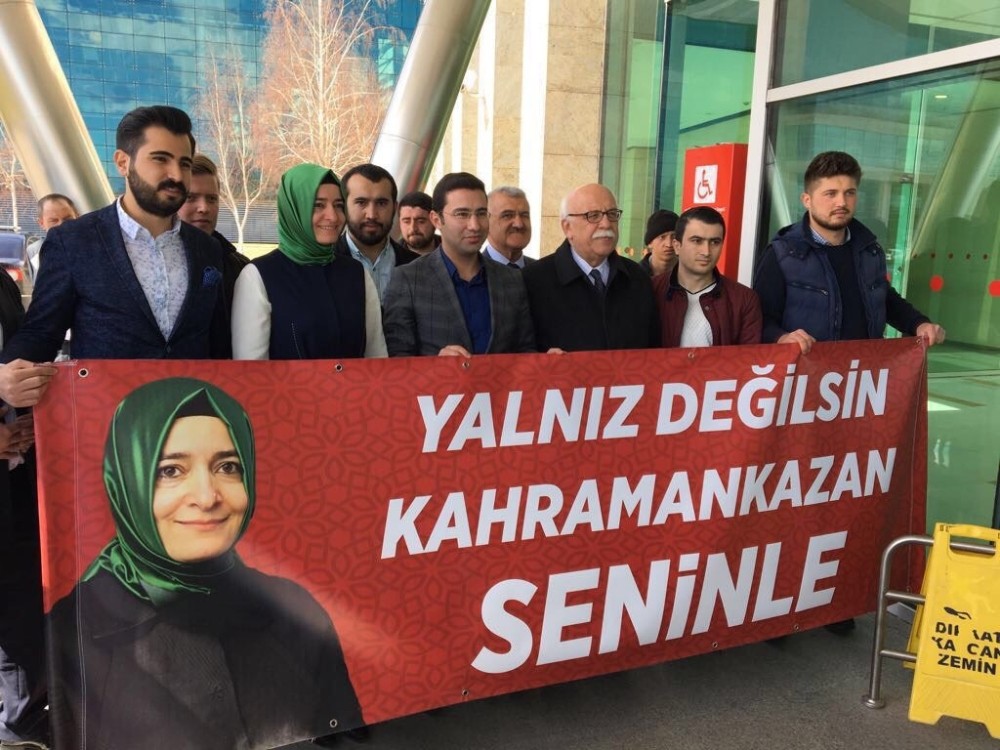 Kahramankazanlı gençlerden Bakan Kaya’ya sürpriz karşılama
