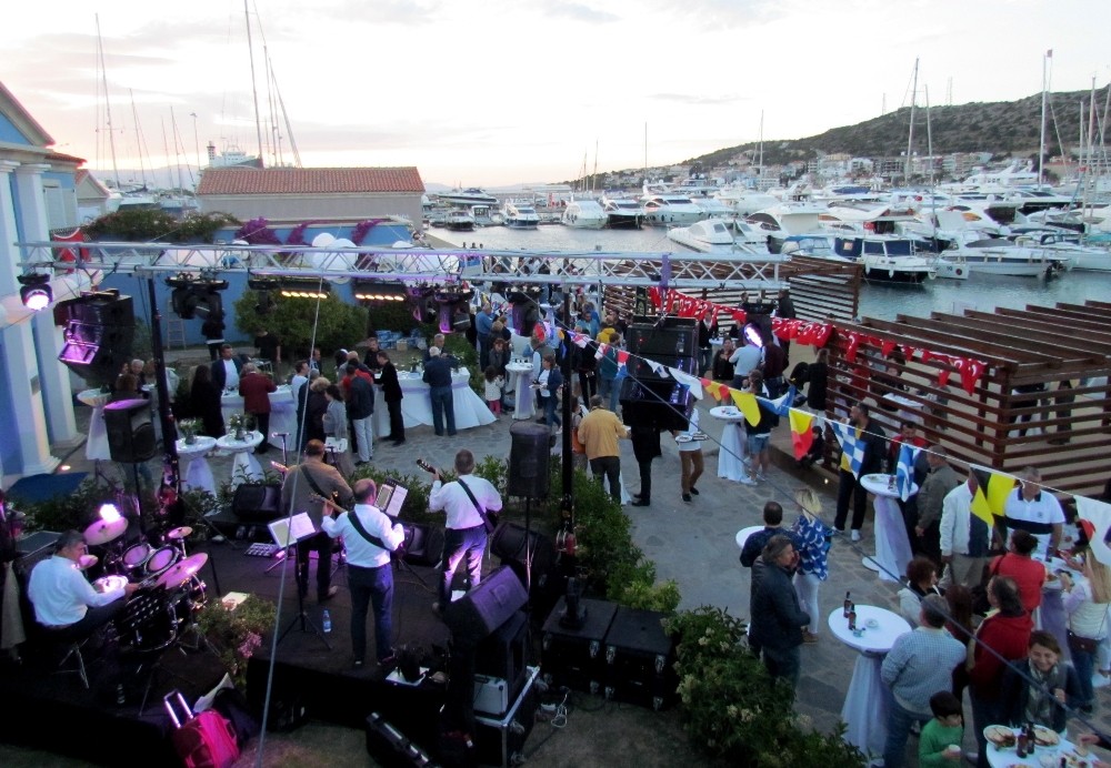 Çeşme Marina’da ’Sezona Merhaba’ partisi
