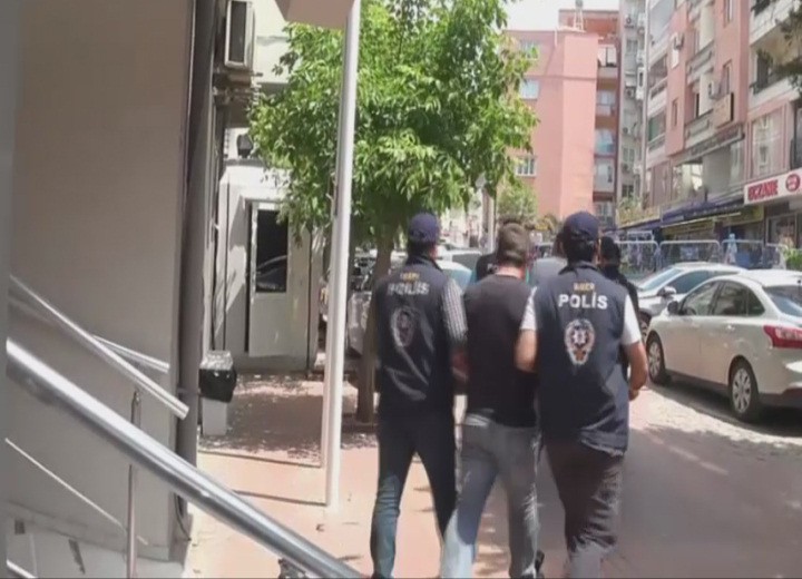 Banka ATM’lerine düzenek kuran 3 kişi yakalandı