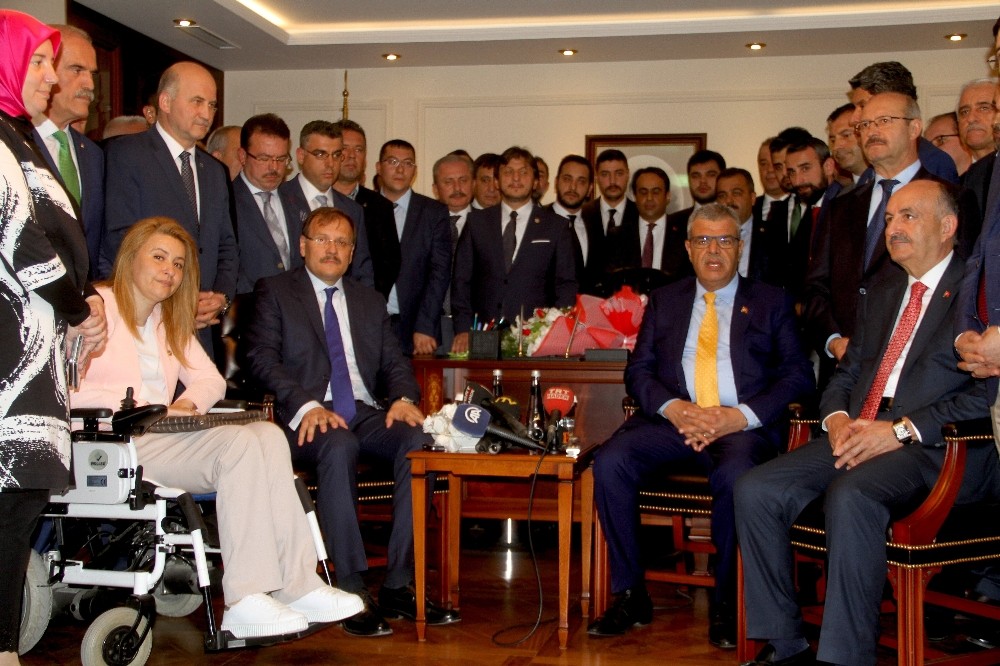 Veysi Kaynak, Başbakan Yardımcılığı görevini Hakan Çavuşoğlu’na devretti