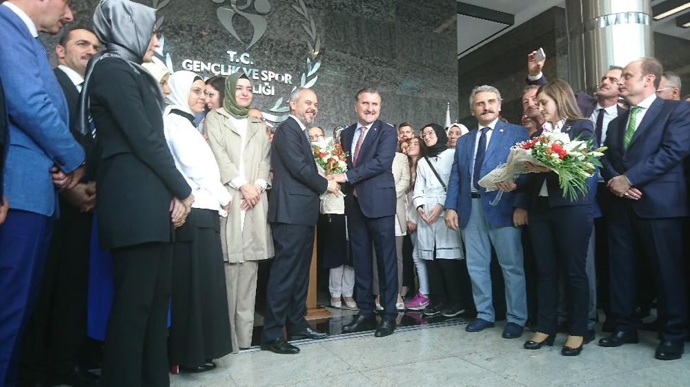 Gençlik ve Spor Bakanlığında devir teslim töreni
