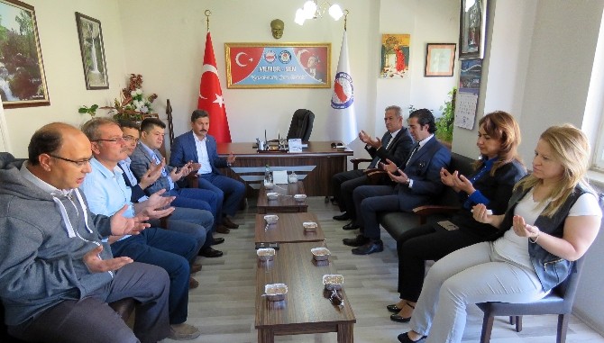 Muğla Memur Sen üyelerine aşure dağıttı.