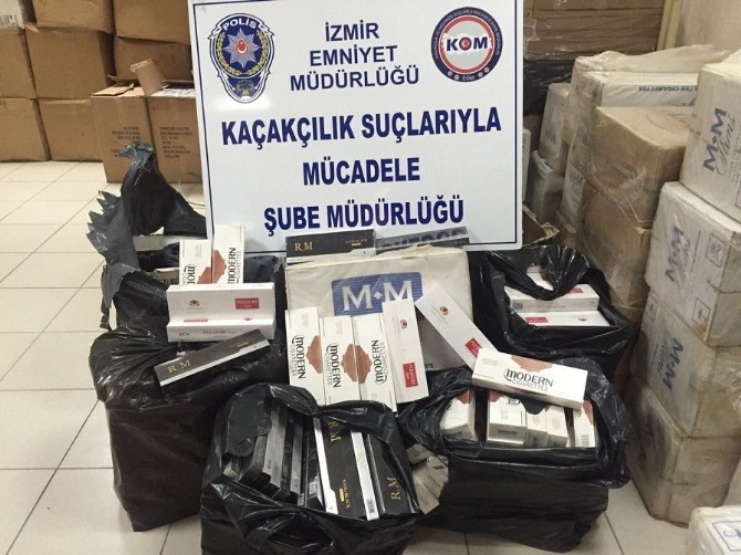 İzmir’de saman balyaları arasında, kaçak sigara ele geçirildi