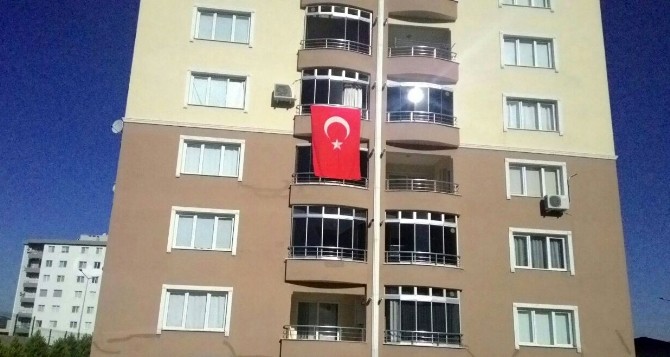 Hakkari’deki şehit ateşi İzmir’i yaktı