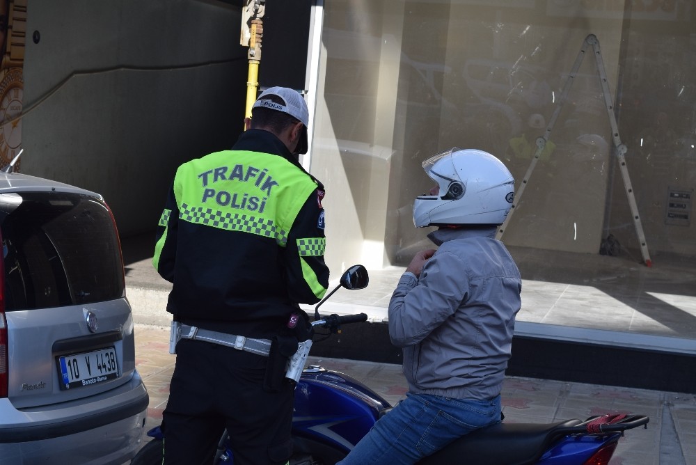 Aliağa’da onlarca motosiklete denetim yapıldı
