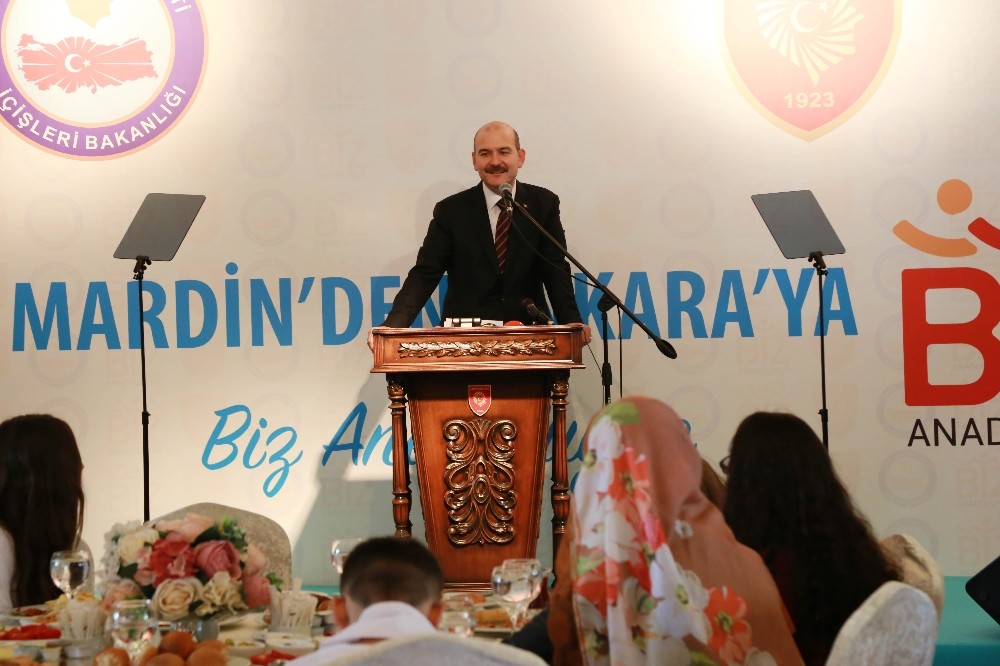 Bakan Soylu Mardin’den gelen çocuklarla buluştu