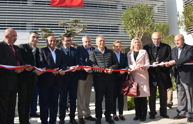Bergama’da 7 milyona mal olan 350 araçlık otopark hizmete açıldı