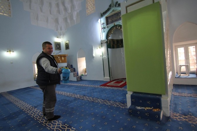 Menderes’te camiler pırıl pırıl
