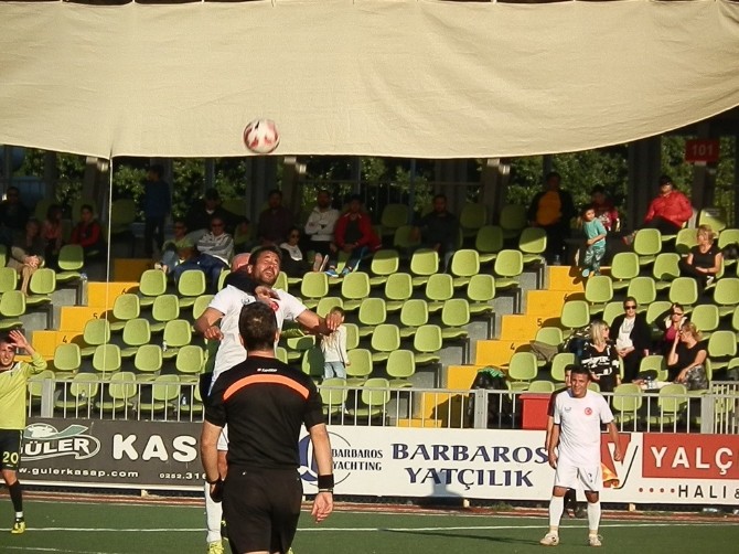 Foça Masterler Bodrum’u sahasında yendi