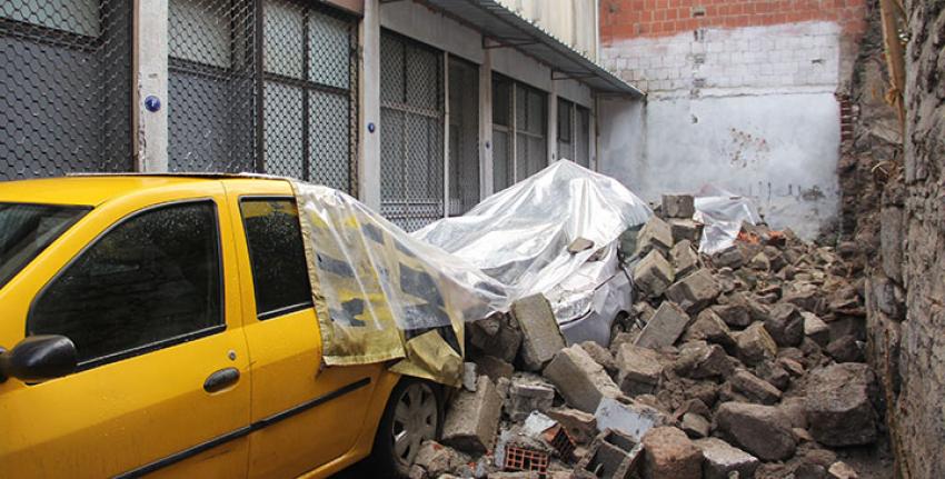 İZMİR'DE FACİADAN DÖNÜLDÜ